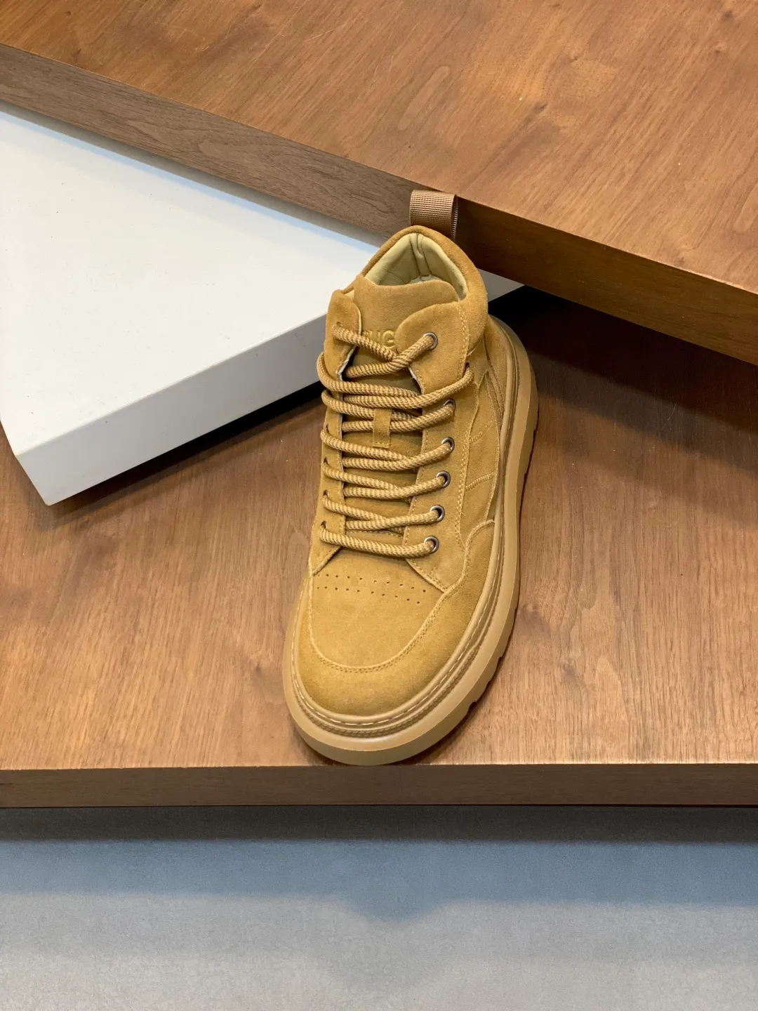 Men's shoes 💰740 UGG lace-up thick-soled sports shoes for men. Full of fashion, casual and versatile. The frosted upper is high-end without looking old-fashioned. The upper is waterproof and oil-proof, fashionable and easy to take care of. The lining is made of sheepskin. It is comfortable and warm. The upper foot is not bloated at all. Super fashionable Size: 39-44
